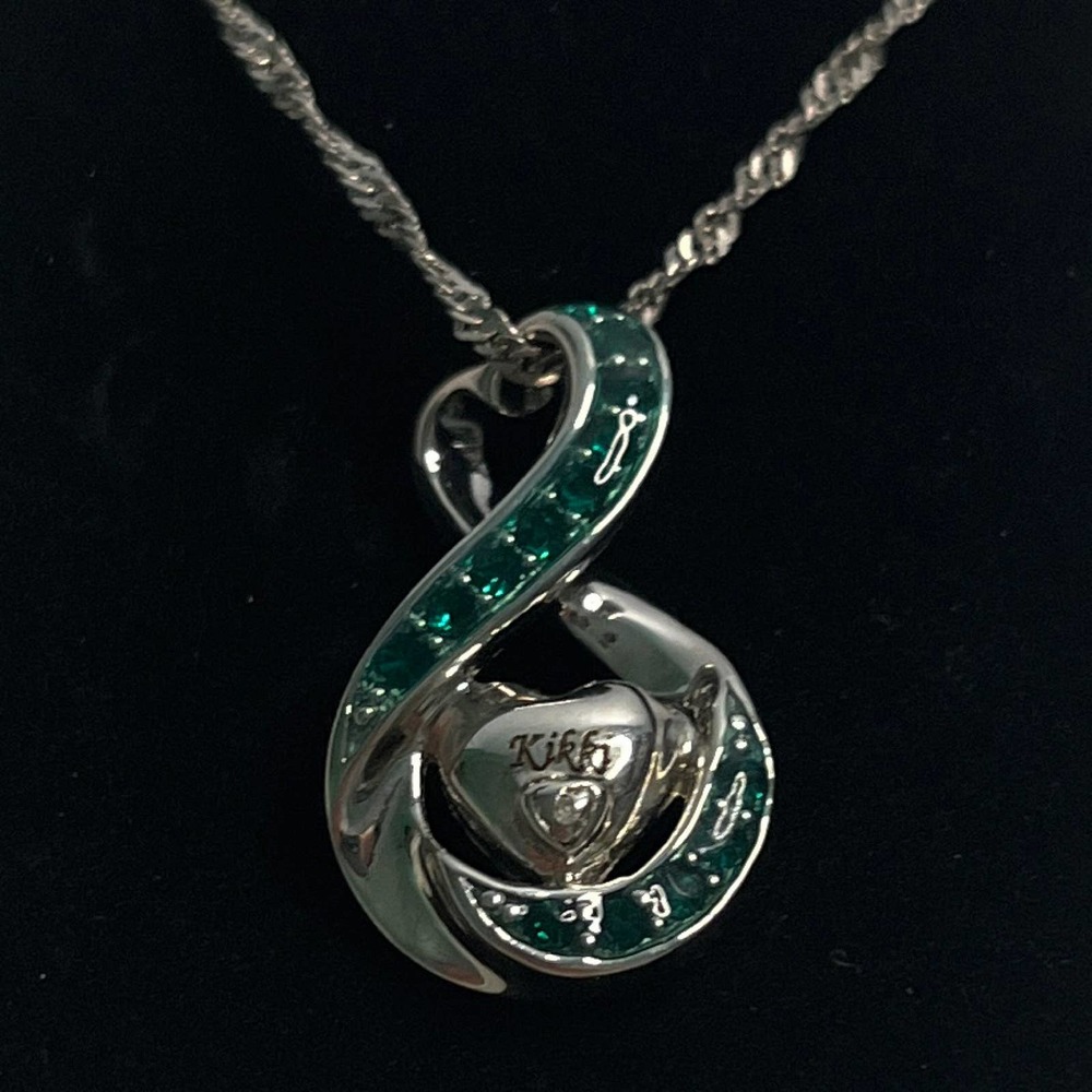 Exquisite "Kikki" Sterling Silver Necklace - Emerald Birthstone - AITA?